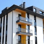 Apartman dış cephesine ısı yalıtım levhaları döşenirken hesaplanan mantolama maliyetleri ve iskele alanı.