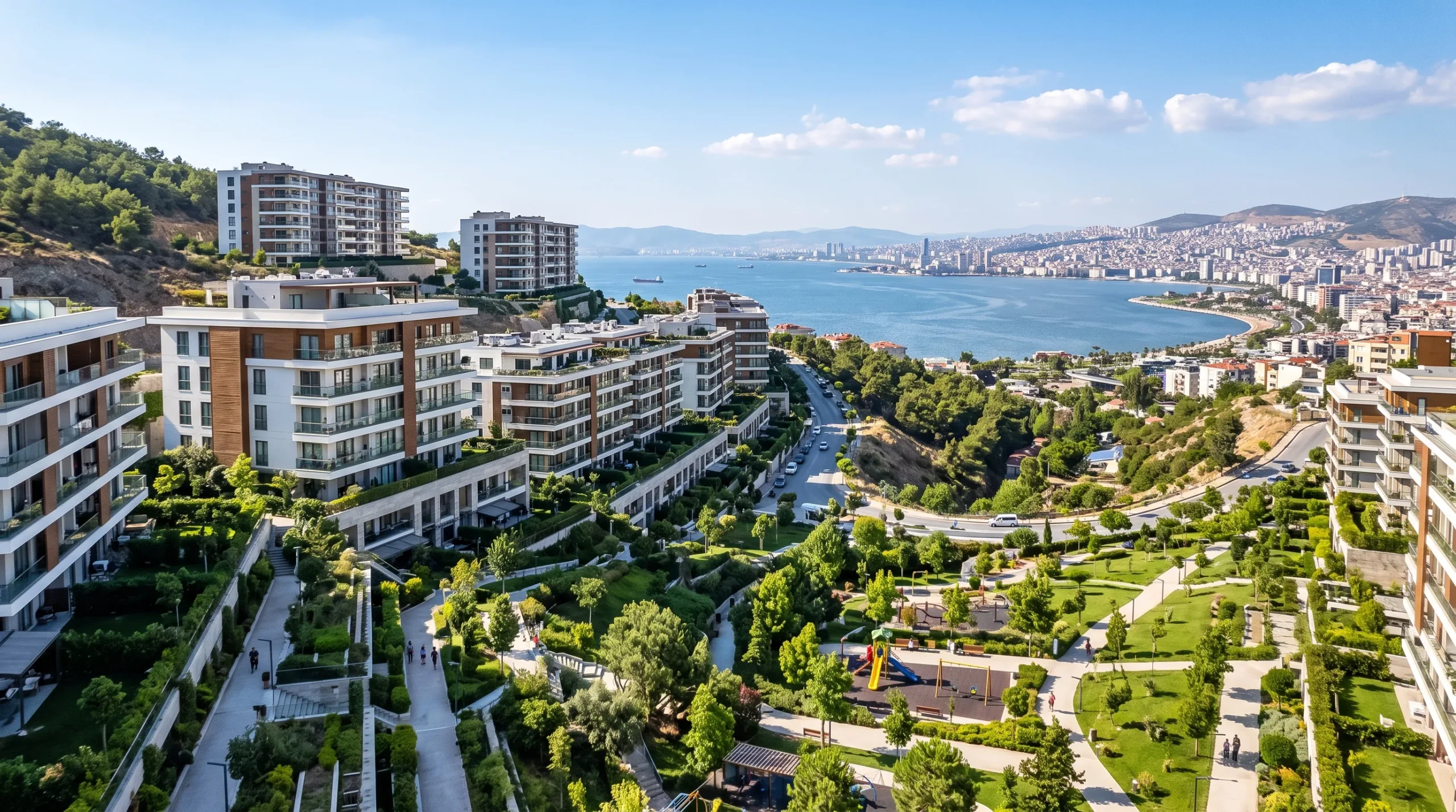 Çiğli Egekent satılık daire genel görünüm yeşil parklar ve sağlam zeminli modern konut siteleri